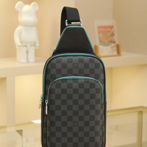 AVENUE Shoulder Bag Crafted from Damier Graphite canvas, the Avenue shoulder bag is the perfect companion for urban living: compact and stylish, it embodies a relaxed, carefree attitude.The "smart" shoulder strap design accommodates carrying on either the left or right shoulder. Its ergonomic shape enhances comfort during wear; a dual-zipper closure ensures valuables remain secure. Dimensions: 20 x 31 x 10cm